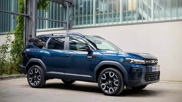 خودرو رنو داچیا بیگستر نمای جلو