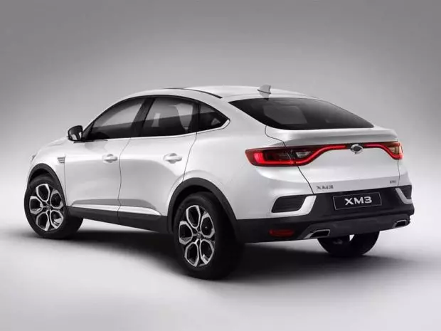 نمای پشت خودرو رنو آرکانا