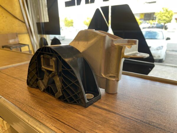 دسته موتور بالا راست اصلی ساندرو